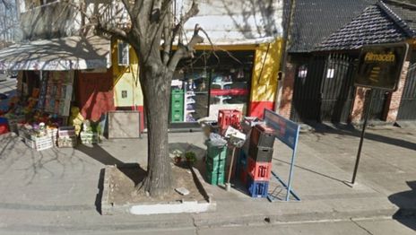 Un policía quiso evitar un robo en un kiosco de La Plata y fue apuñalado