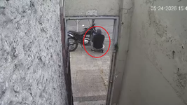 robaron una moto estacionada en la loma a plena luz del dia y en cuestion de segundos robaron una moto estacionada en la loma a plena luz del dia y en cuestion de segundos