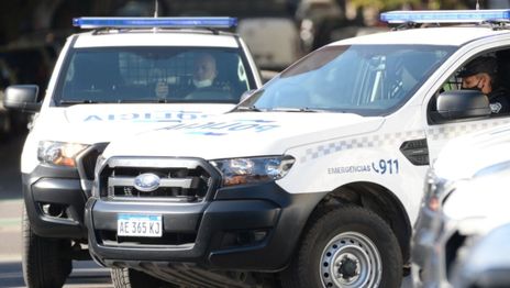 Robo y conmoción en Ensenada: dos ladrones se tirotearon con la policía y fueron detenidos