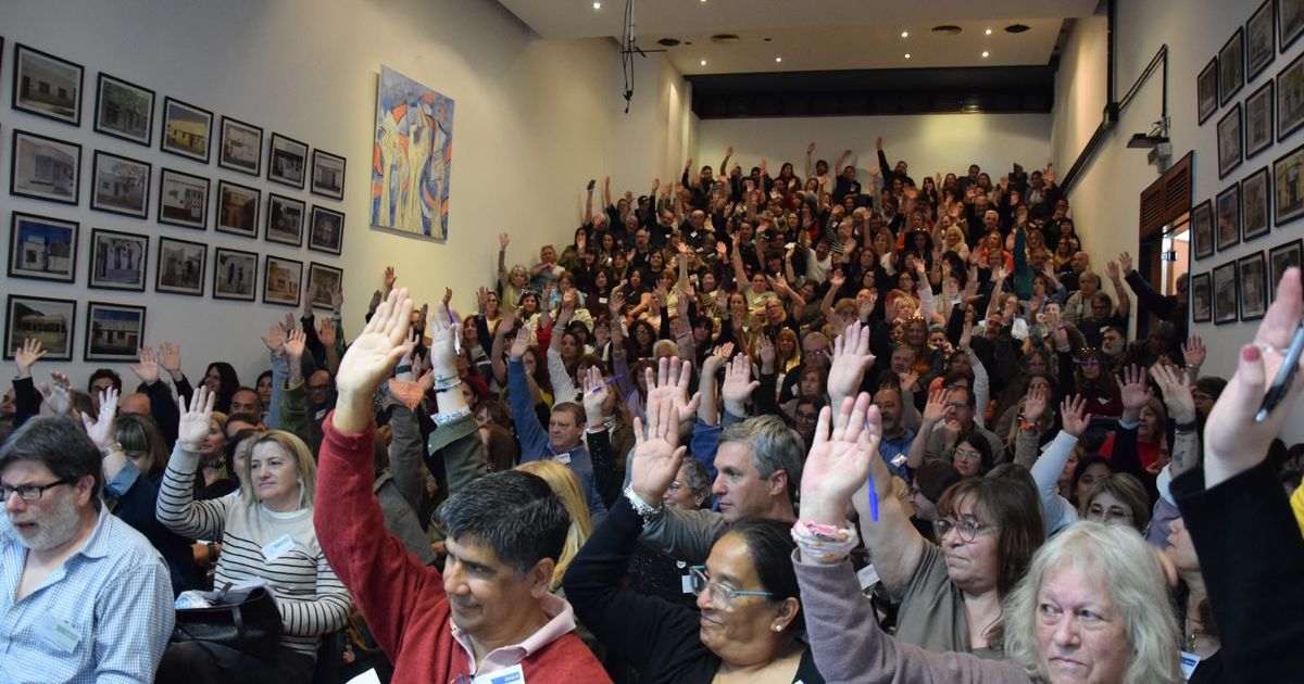 La FEB rechazó la oferta salarial de la Provincia y anunció un paro docente  de 48 horas para el jueves
