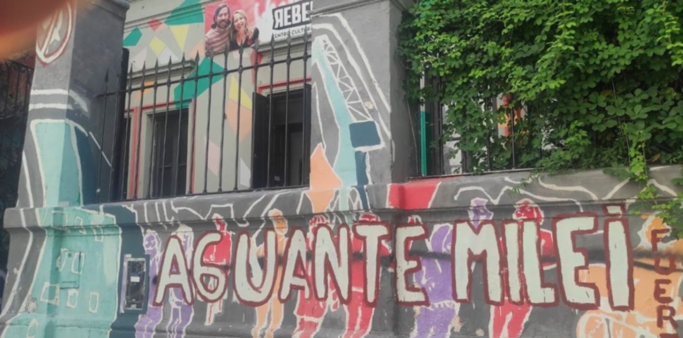 Pintada de Milei en local del PTS FIT Unidad