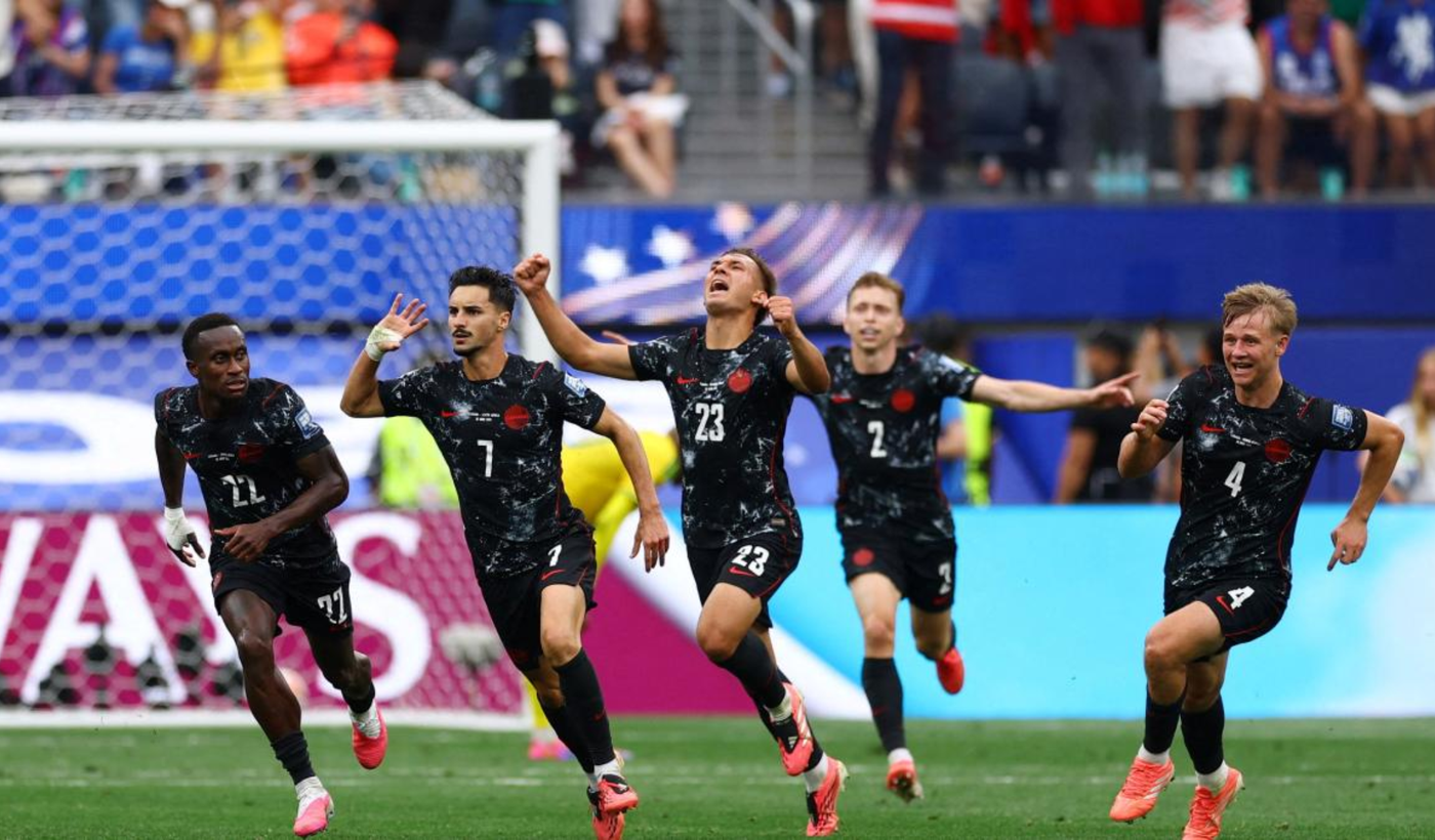 El fetejo de Canadá ante Sudáfrica.