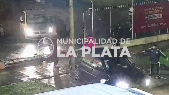 robaron una bici, pedalearon hasta un super, se llevaron un changuito y terminaron presos