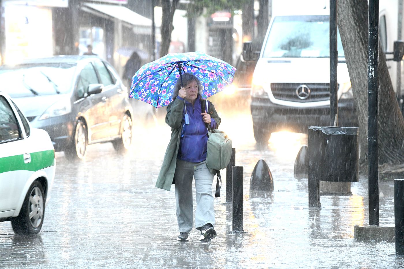 El Servicio Meteorológico Nacional anticipa un jueves pasado por agua en La Plata, con alerta naranja por tormentas fuertes.