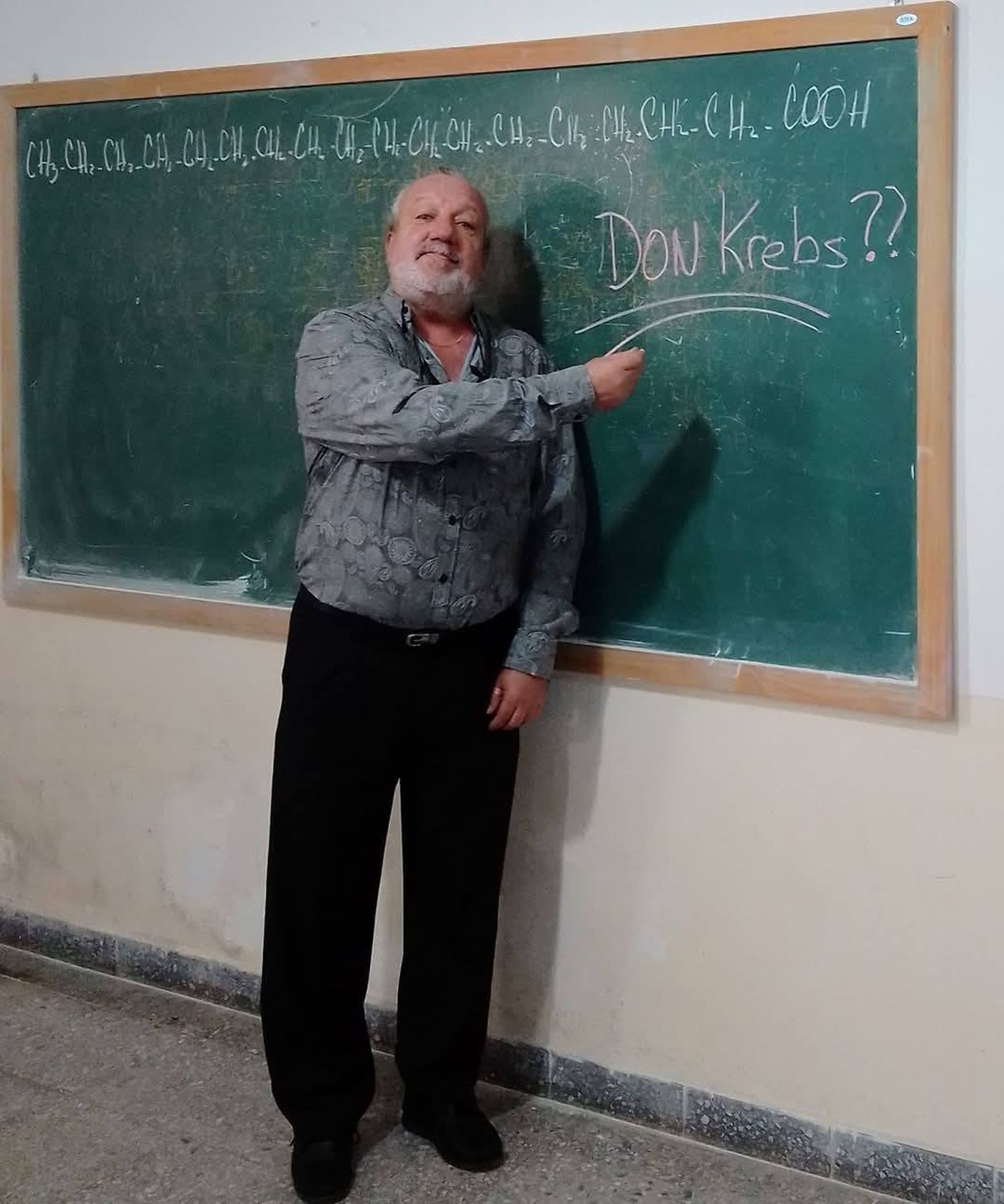 Don Krebs en una de sus clases en la Facultad de Ciencias Veterinarias de la UNLP.