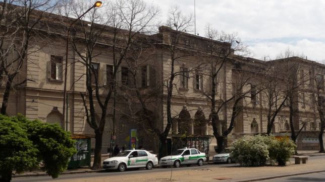 corte de luz y cirugia bajo linternas en el hospital: la version del ministerio de salud