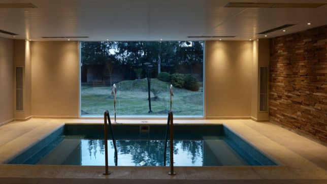 habitaciones, gimnasio y spa: asi se ve por dentro el hotel howard johnson de la plata