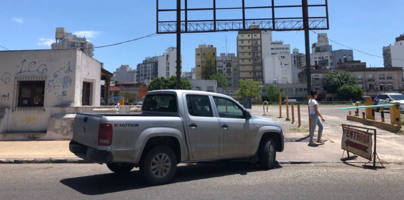 Estacionamiento playón Cáritas