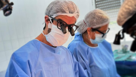 El médico de La Plata que había sido robado recuperó sus lentes para operar El médico de La Plata que había sido robado recuperó sus lentes para operar