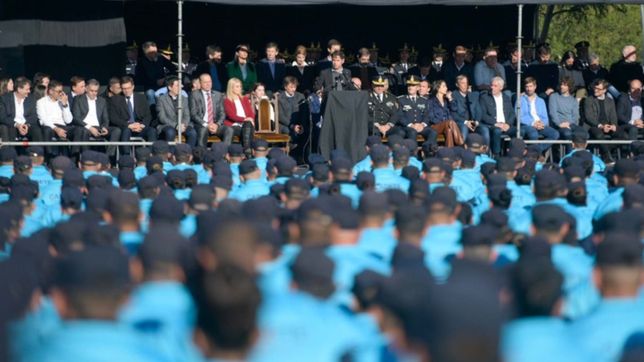 la provincia sumo mas de 3.500 cadetes y anuncio aumentos para toda la policia bonaerense