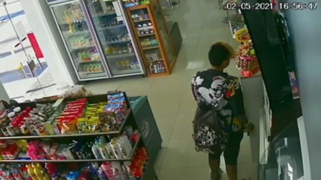 video: la mechera del mechon rubio volvio a atacar en un comercio de la plata