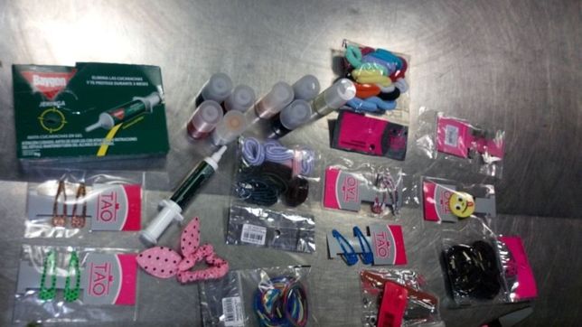 broches de pelo, esmaltes y veneno para cucarachas: cayo una mechera en pleno robo