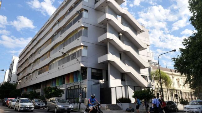 las amenazas de bomba llegaron a la unlp: evacuaron ciencias economicas