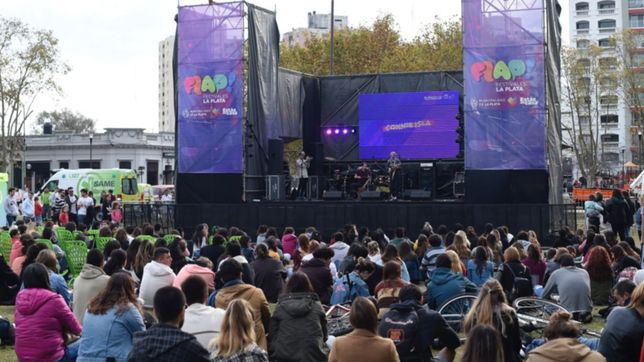 los cafres y estelares copan plaza malvinas en una nueva edicion de flap! en la plata