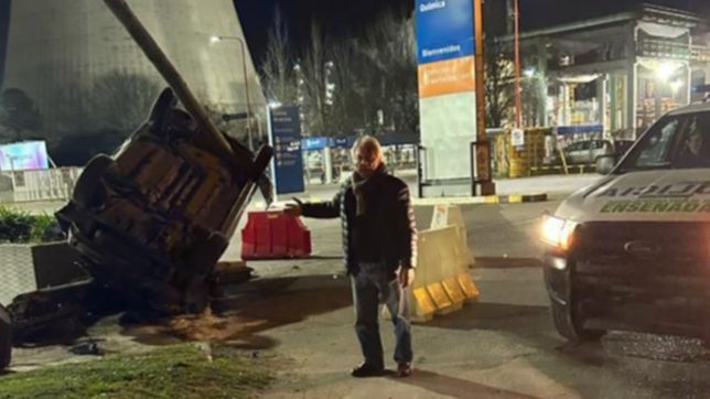choque, vuelco y susto a metros de una de las entradas a la petroquimica de ypf