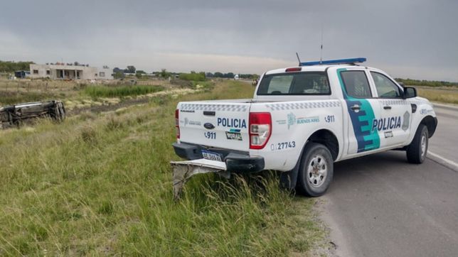 dos platenses embistieron a un patrullero y terminaron volcando en ruta 6
