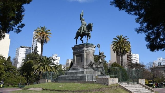 la plata homenajeo a san martin con las calles pintadas con sus frases mas celebres