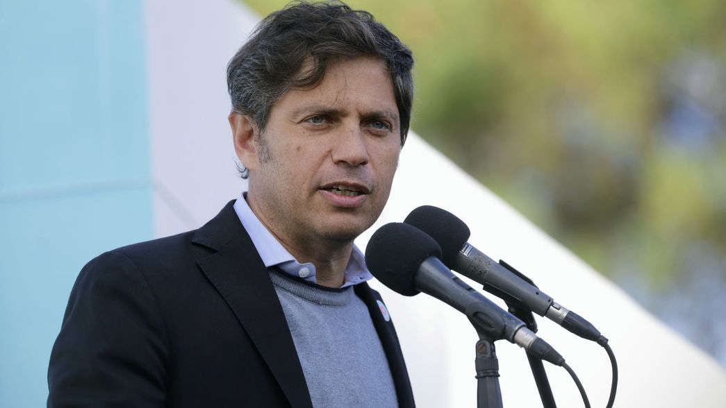 Kicillof acusó a Milei de desplegar un espectáculo tragicómico