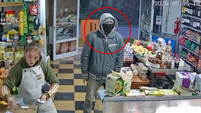 un delincuente encapuchado asalto una despensa de villa elisa y amenazo a la empleada con una cuchilla