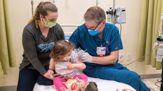 la sociedad de pediatria esta a favor de la vacunacion en nenes y nenas de 3 a 11 anos