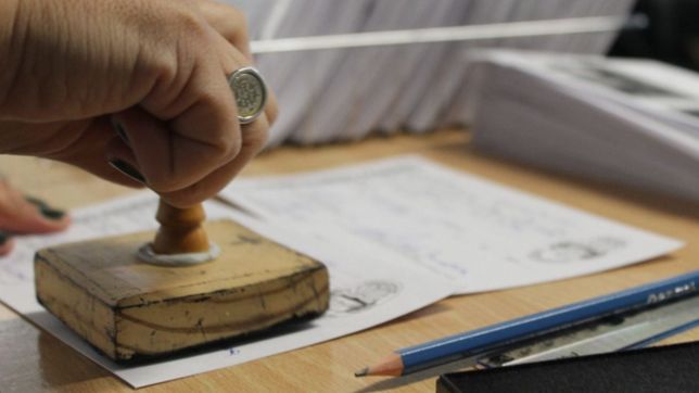 provincia oficializo cuanto cobraran las autoridades de mesa de extranjeros en las paso