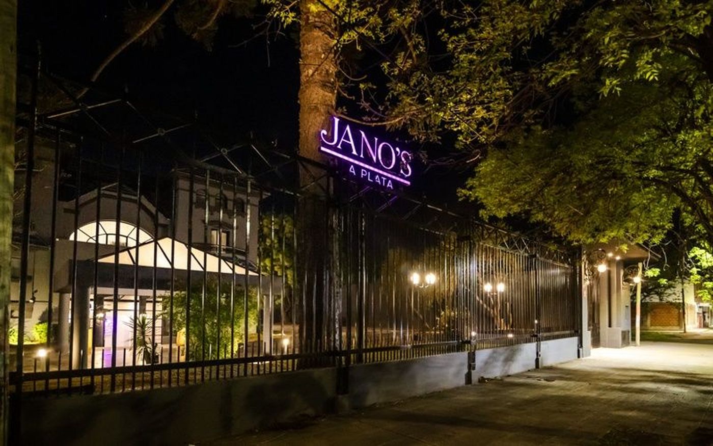 El salón ubicado en 44 y 115 tiene una capacidad de 1000 personas.