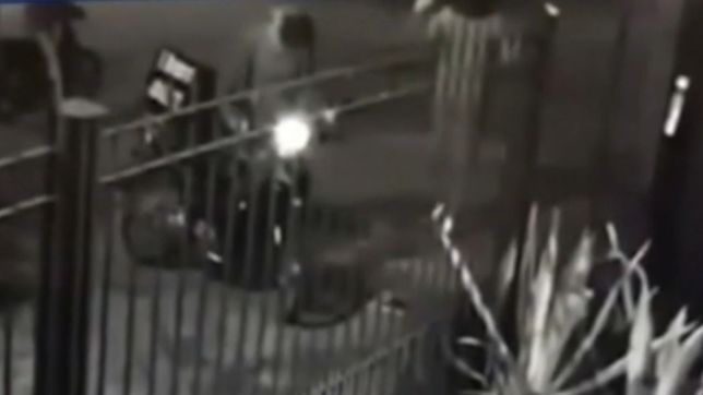video: asaltaron a un delivery en la plata y le sacaron hasta el pedido que iba a entregar