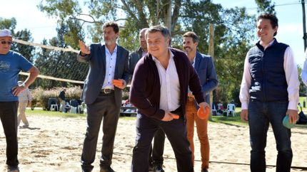 Jugando al tejo y al sóftbol, Garro y Ministros de Vidal lanzaron los Juegos Bonaerenses