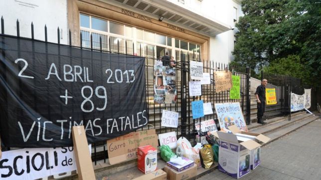 tragica inundacion del 2 de abril: los familiares afirman que los muertos son mas de 89