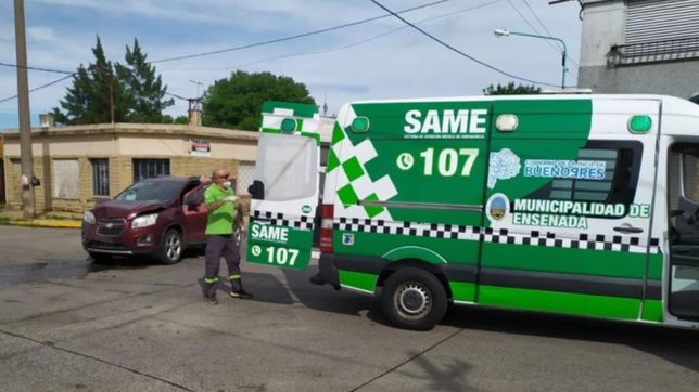 tremendo accidente entre un micro y una camioneta en ensenada termino con tres heridos
