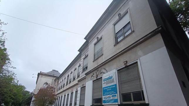 padres y alumnos del normal 3 piden que se suspendan las clases por el caso de meningitis bacteriana