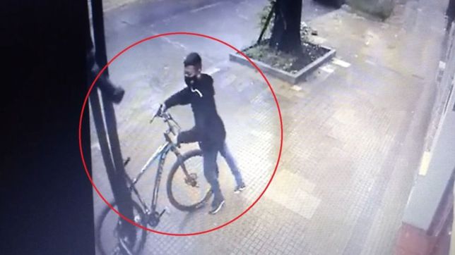 dramatico asalto a un joven en la plata: le apuntaron a la cara y le robaron la bicicleta