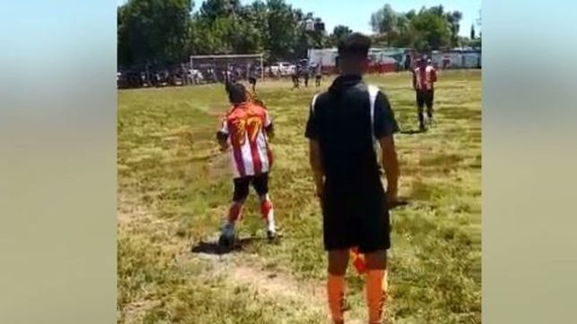 tiene una discapacidad motriz, entro a jugar en la liga amateur y emociono a todos