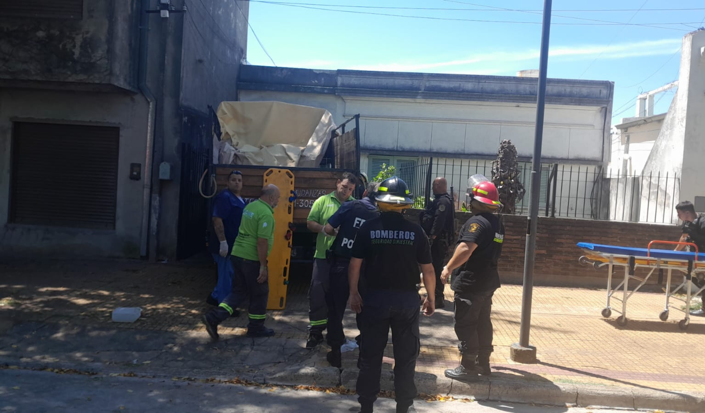 Camioneta chocó contra una casa en 18 y 37.png