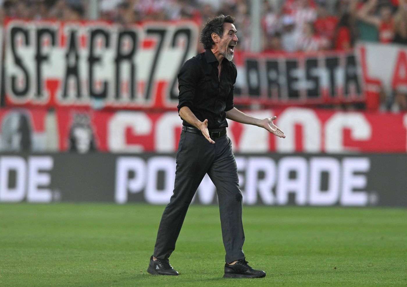 Eduardo Domínguez con una gran felicidad en San Nicolás.