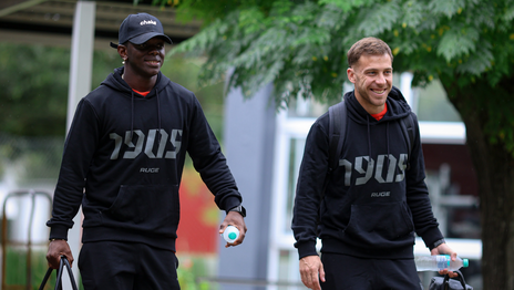 Con una extensa delegación, Estudiantes partió a Colombia para el debut copero Con una extensa delegación, Estudiantes partió a Colombia para el debut copero