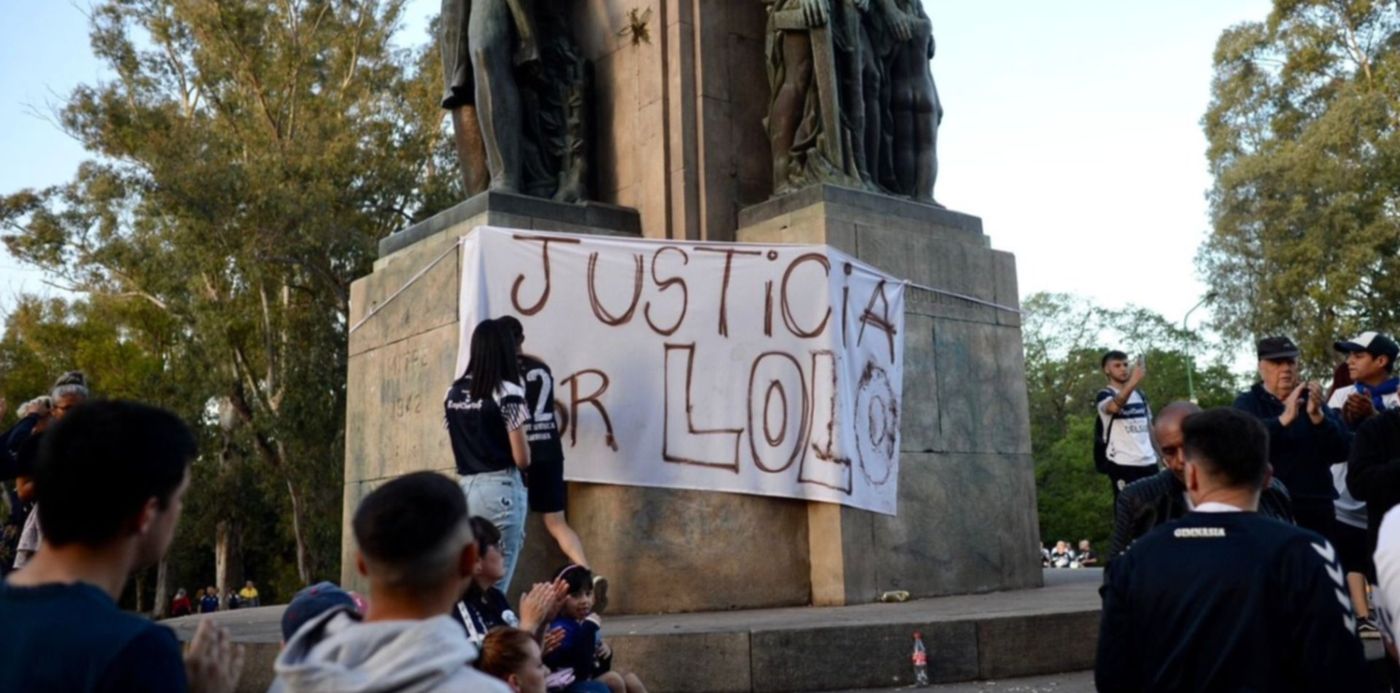 Represión en Gimnasia el día después abrazo a la cancha