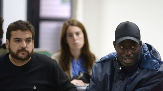 la comunidad senegalesa de la plata vuelve a reunirse contra la represion policial