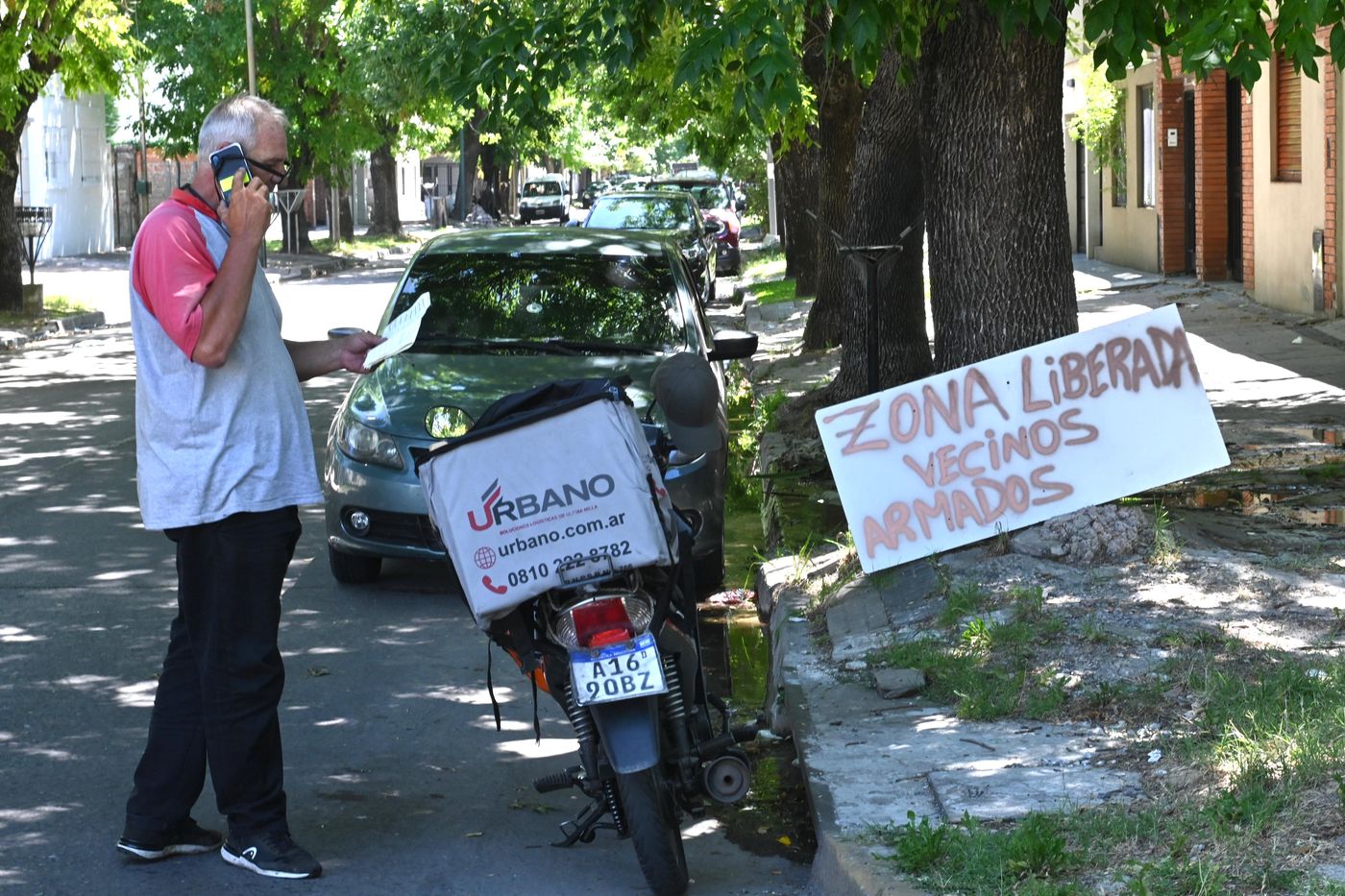 Cartel de vecinos de armados en La Loma.jpeg