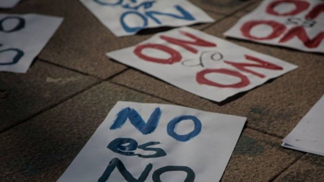 violencia de genero en la plata: golpeo a su esposa frente a los agentes que lo detuvieron