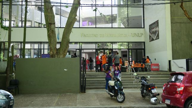 nueve de cada diez alumnos de una materia de informatica reprobaron un examen