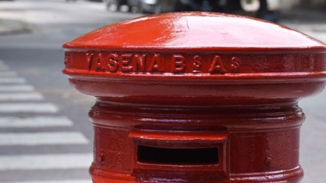asi quedan los historicos buzones rojos del correo argentino en la plata