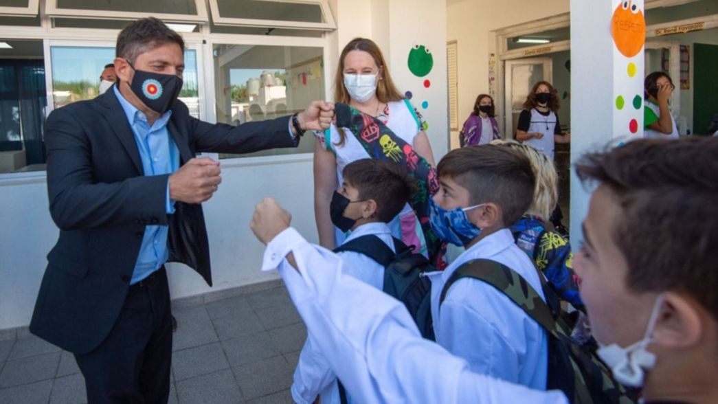 Axel Kicillof le escribió una carta a las familias por la vuelta a clases en la provincia
