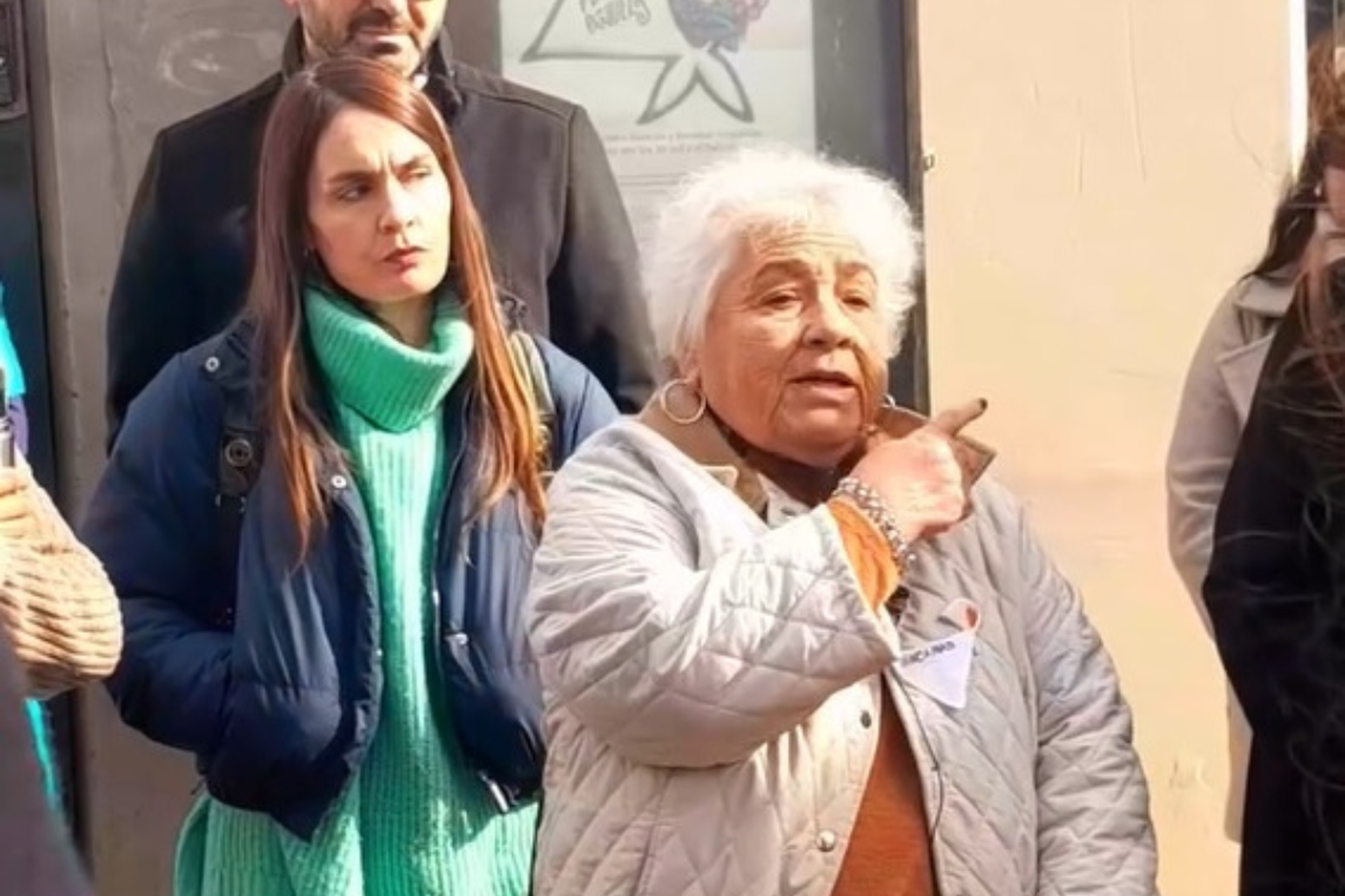Alicia Minni durante una inspección ocular en la exCommisaría Quinta de La Plata, donde estuvo detenida ilegalmente durante la dictadura