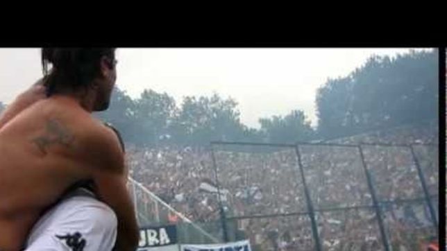 bajo el agua, un helicoptero y maxima goleada, las curiosidades del clasico en el bosque