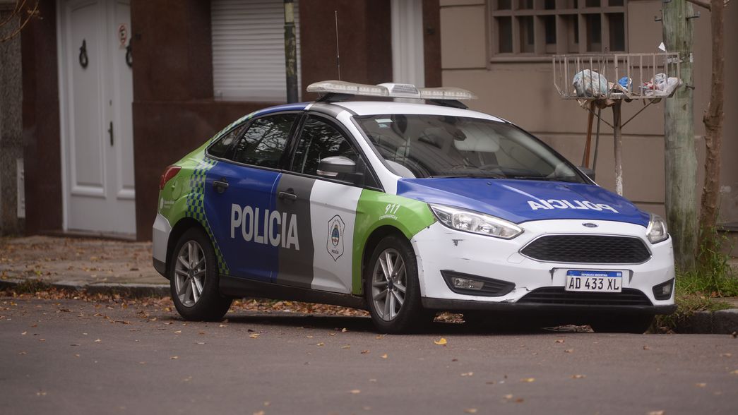 Entraron por el baño y saquearon una casa de La Plata