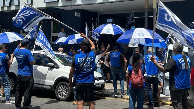 utedyc marcho a la sede de gimnasia tras denunciar falta de pago