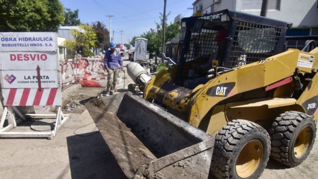 reparacion y zanjeo: mejoran calles de la plata para el desarrollo de los barrios