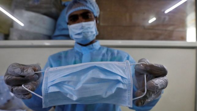 coronavirus: prohibieron unos barbijos tricapa falsificados