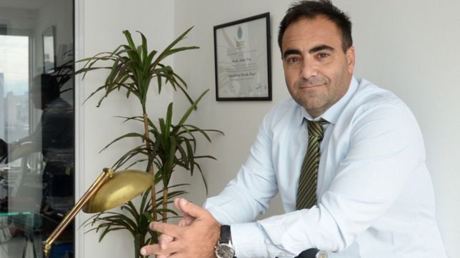 con pena a la cabeza, el partido de gomez centurion confirmo sus candidatos en la plata